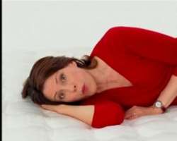 The actress worked in several TV commercials and i The actress worked in several TV commercials and independent movies before getting fame with her Obie Award-winning performance in the off-Broadway pl
